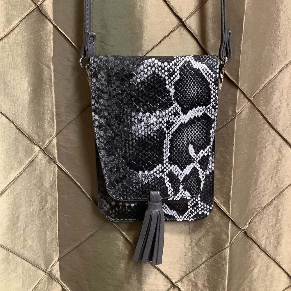 EUC- Vegan Leather Snake Print Crossbody Bag